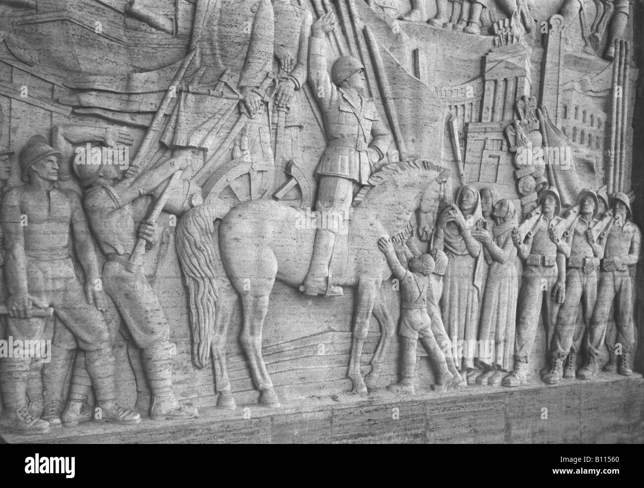 Diese Haut-Relief des italienischen Diktators Benito Mussolini wurde von dem Bildhauer Morbiducci für die Weltausstellung 1942 geschaffen. Stockfoto