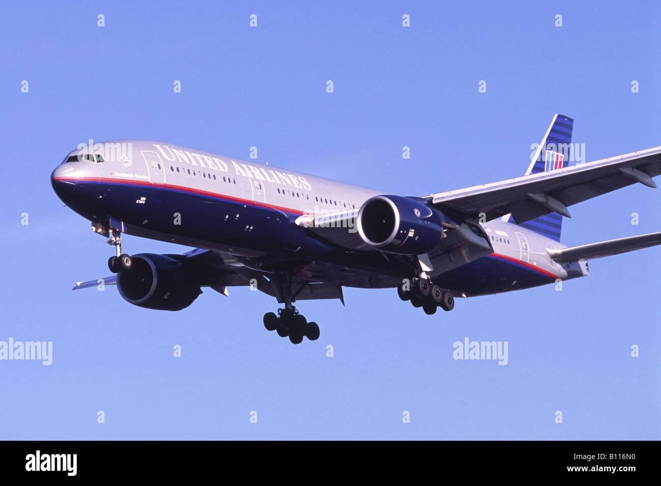 Boeing 777 der United Airlines auf Ansatz zum Flughafen Heathrow Stockfoto