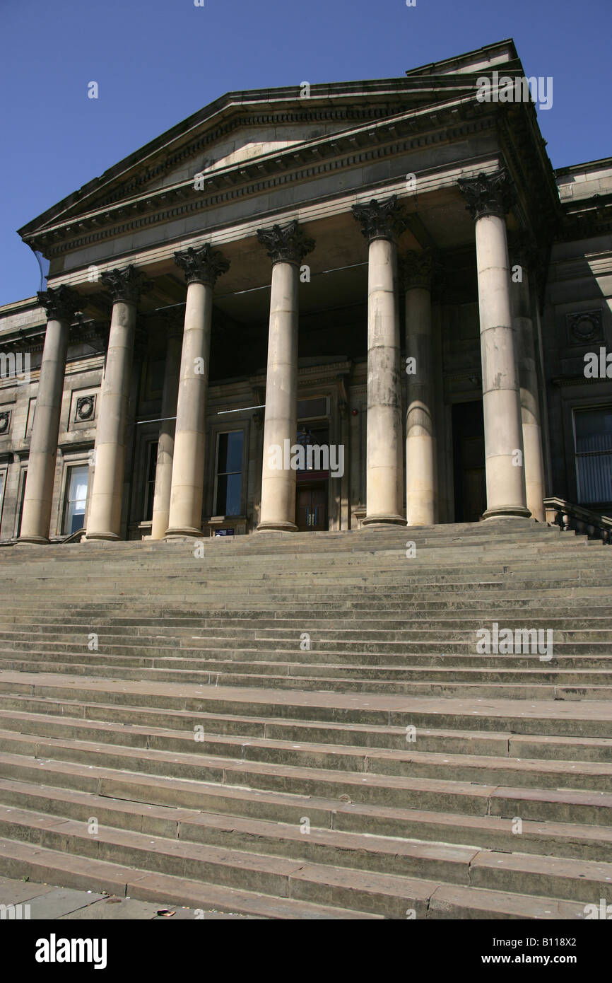 Stadt von Liverpool, England. Liverpool Central Library und Record Büro auf William Brown Street. Stockfoto