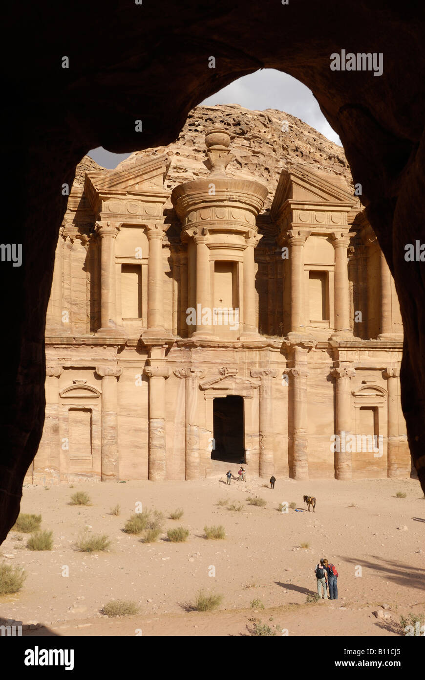 kunstvoll geschnitzte Felsengrab bekannt als Kloster El Deir nabatäische Stadt Petra Jordan Arabia Stockfoto