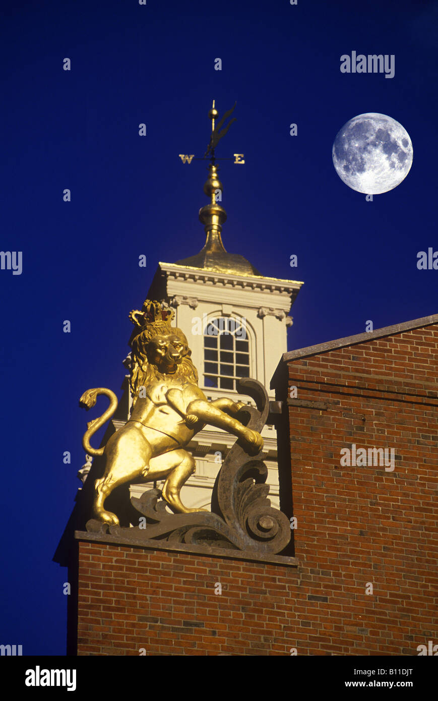 BRITISCHE LÖWENSTATUE TOP VON ALTEN STATE HOUSE BOSTON MASSACHUSETTS, USA Stockfoto