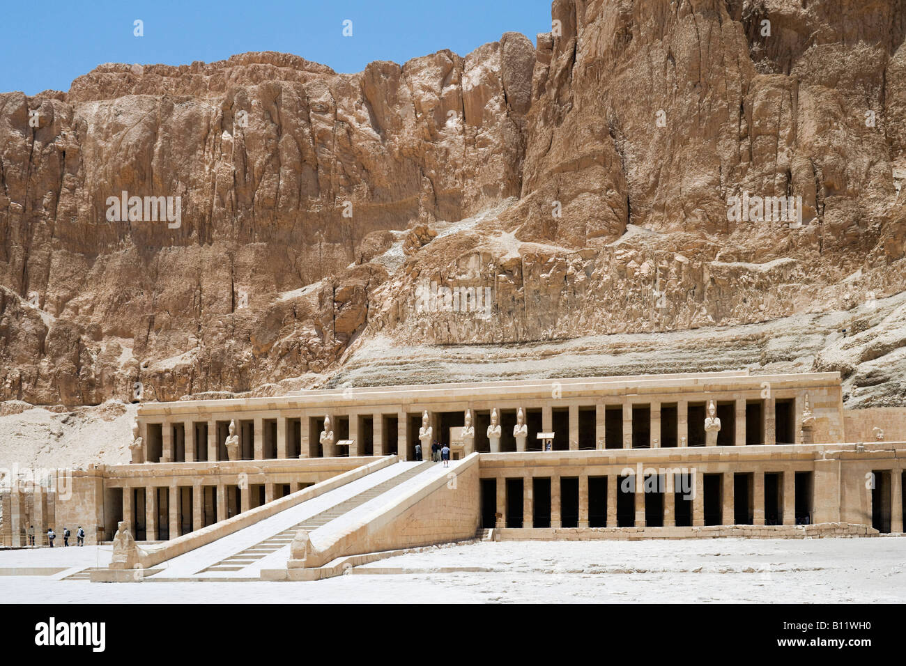 Deir el Bahri oder Leichenhalle Tempel der Königin Hatschepsut, West Bank, Luxor, Nil Senke, Ägypten Stockfoto