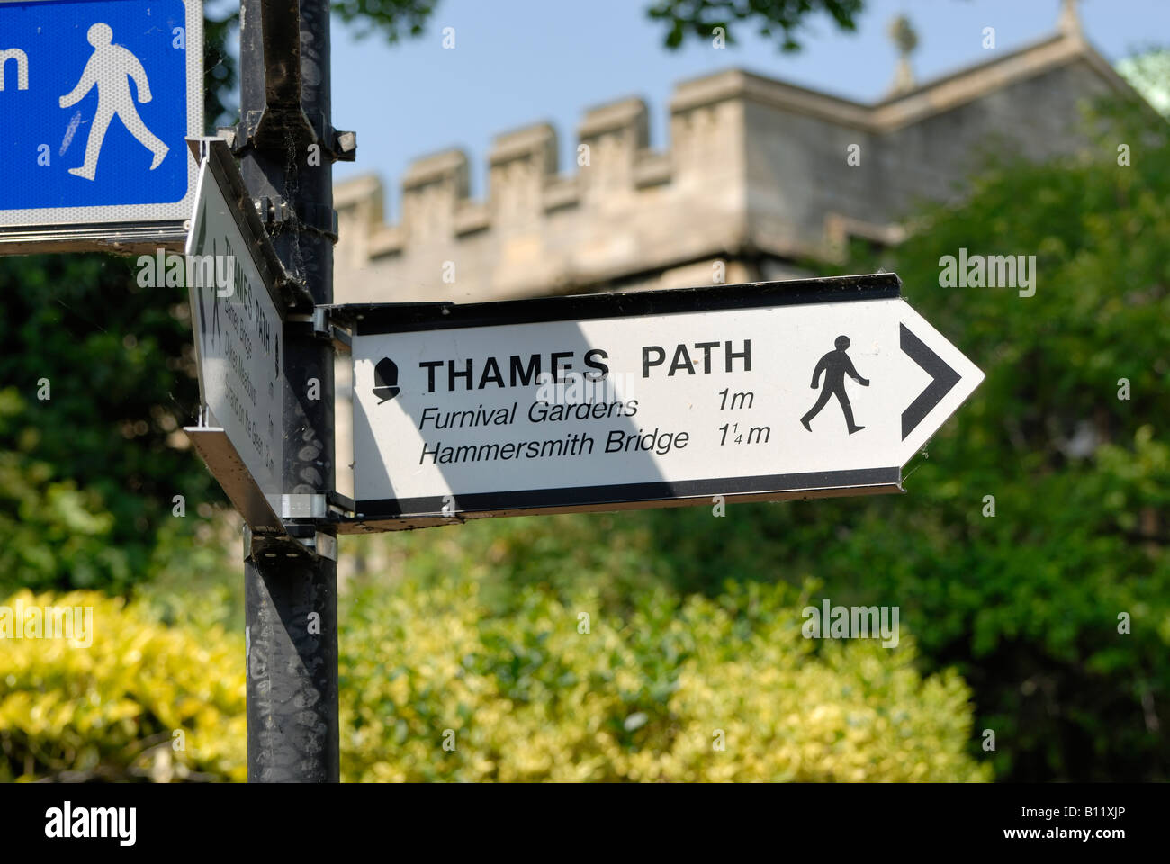 Thames Path Wegweiser, Chiswick Riverside, London Stockfoto