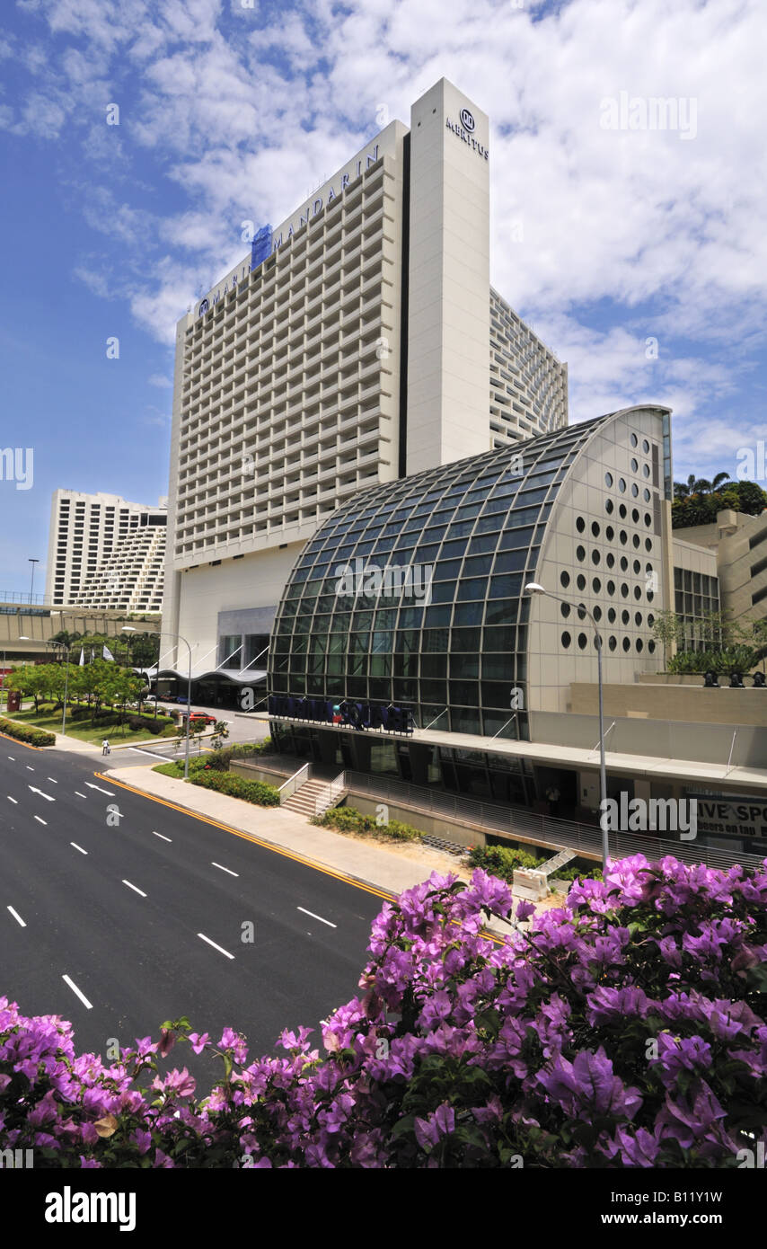 Marina Mandarin Hotel und Marina Square Mall auf Singapur Raffles Boulevard Stockfoto