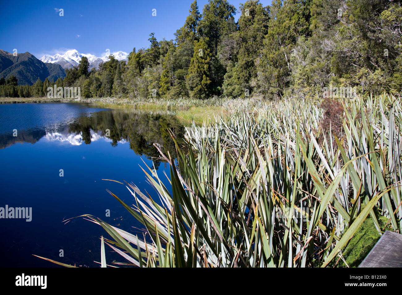 Mt Cook und Mt Tasman und ihre Reflexion in Lake Matheson Südinsel Neuseeland Stockfoto