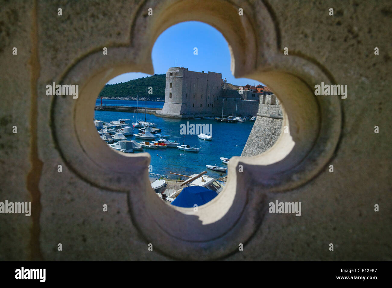 Ansicht der alten Stadtmauer mit Turm von Adria Dubrovnik Kroatien Stockfoto