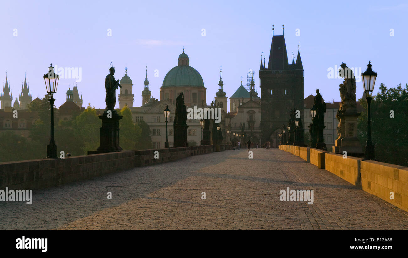 Morgendlichen Blick auf die Karlsbrücke Vltava Fluss Prag Tschechische Republik Stockfoto