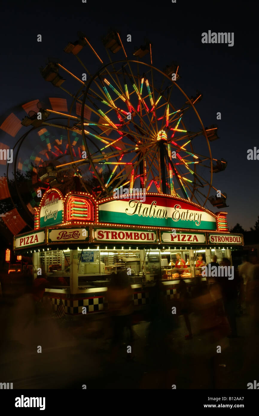 Riesenräder und italienisches Lokal Canfield Fair Canfield Ohio Stockfoto
