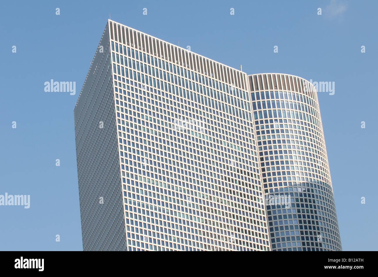Urbane Architektur in Tel Aviv - Tel Aviv-Skyline, Büro Gebilde - Azrieli Towers Stockfoto