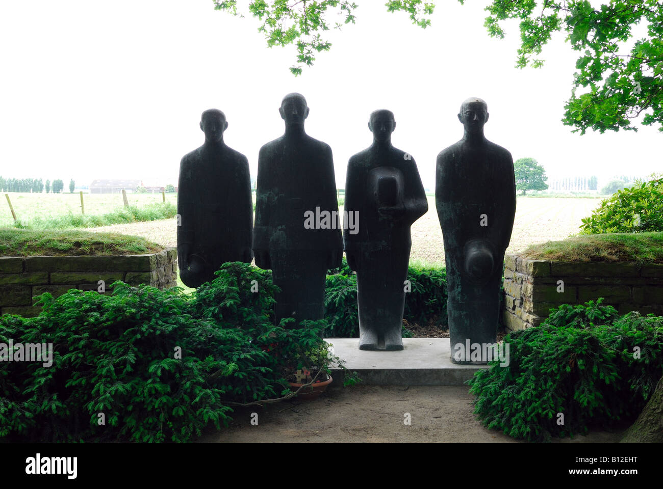 Bronzeskulptur auf Langemark deutscher ersten Weltkrieg Friedhof Ypern, Belgien Stockfoto