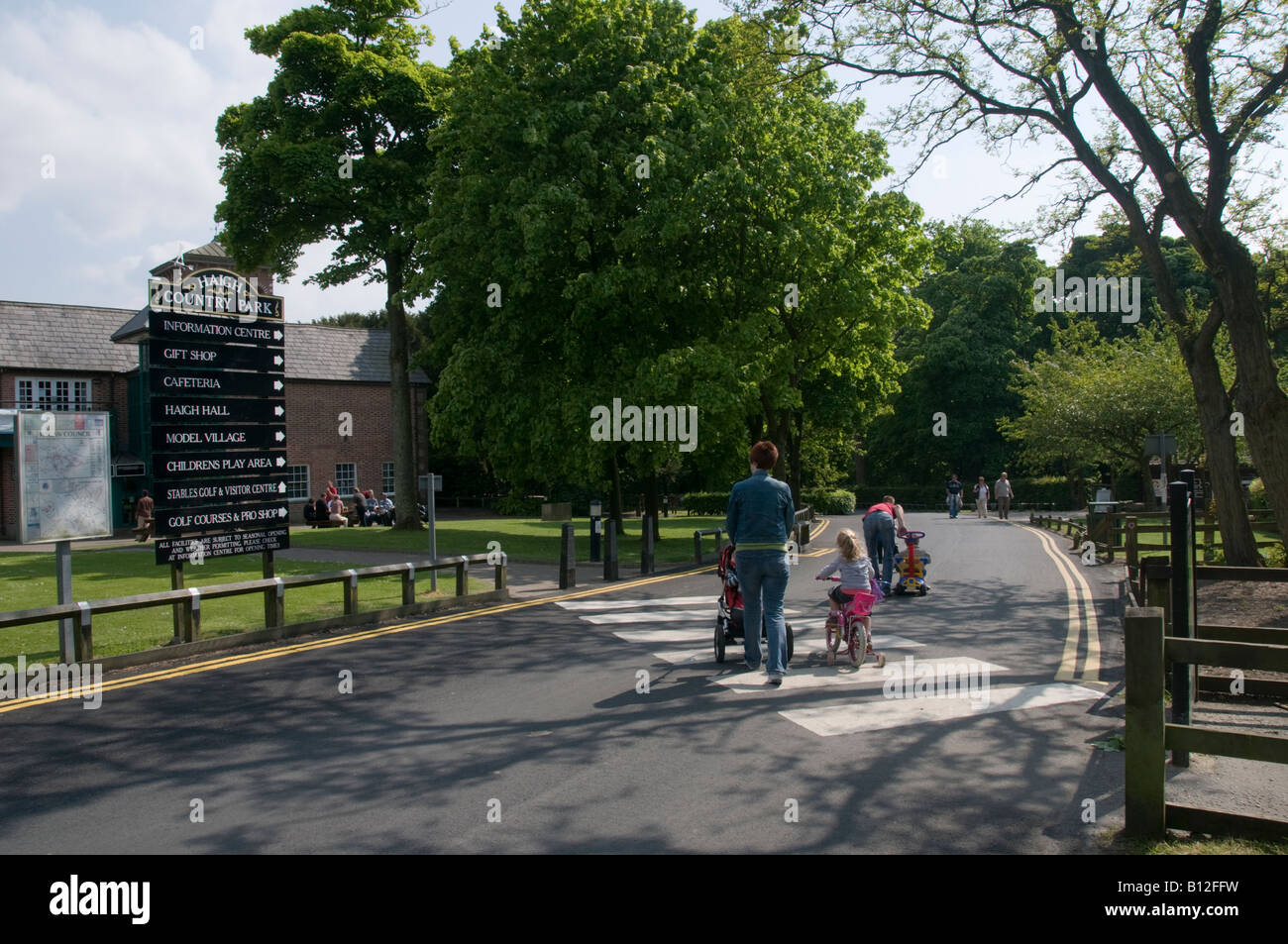 Haigh Hall Landschaftspark Wigan Lancashire Sommernachmittag Stockfoto