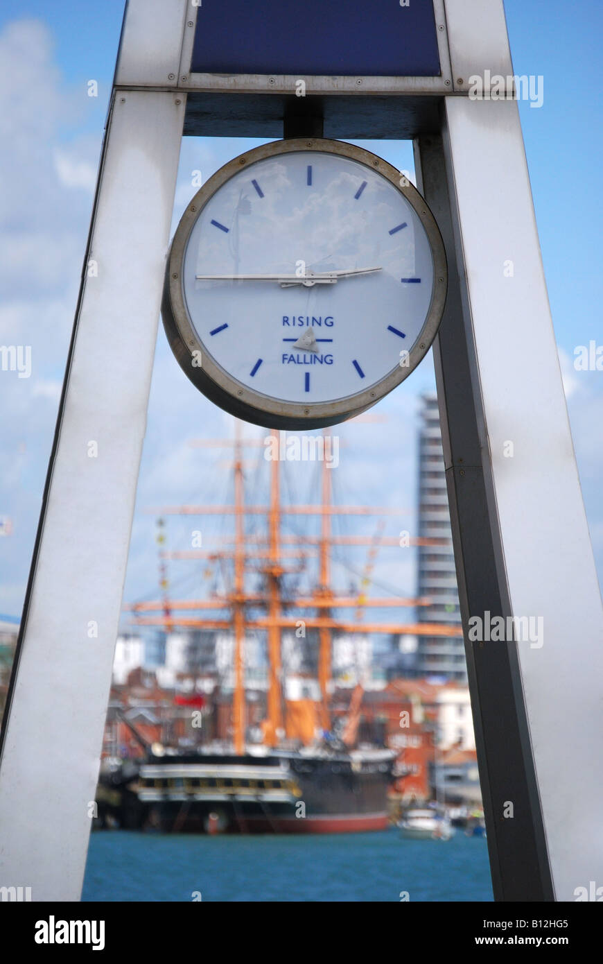 Maritime Uhr, Portsmouth Harbour, Gosport, Hampshire, England, Vereinigtes Königreich Stockfoto