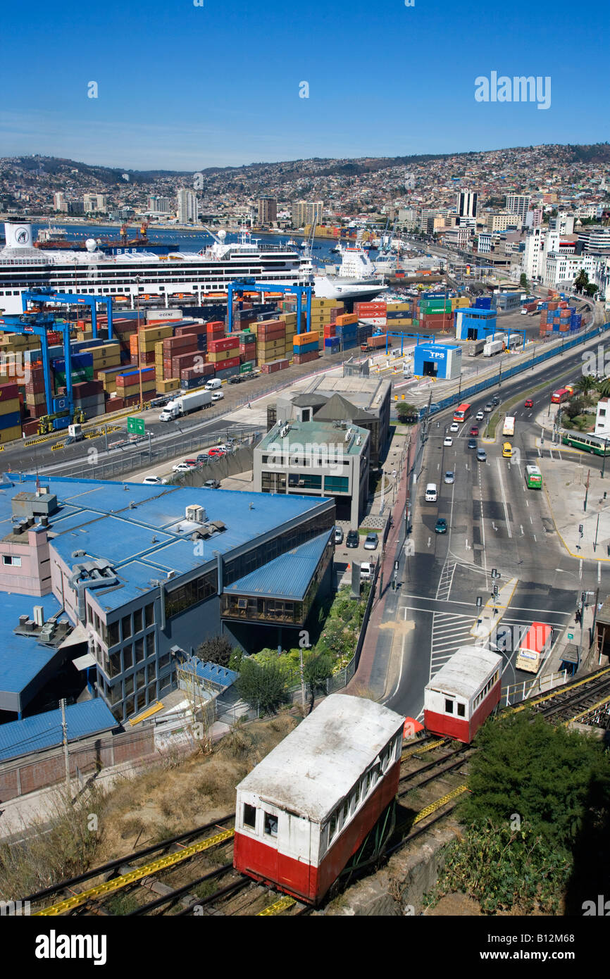 ASCENSOR CERRO ARTILLERIA BARRIO PUERTO HAFEN VALPARAISO CHILE Stockfoto