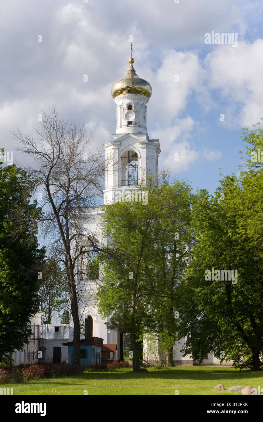 Der Glockenturm des Klosters. Das Kloster St. George's (Jurjew). Weliki Nowgorod, Russland. Stockfoto