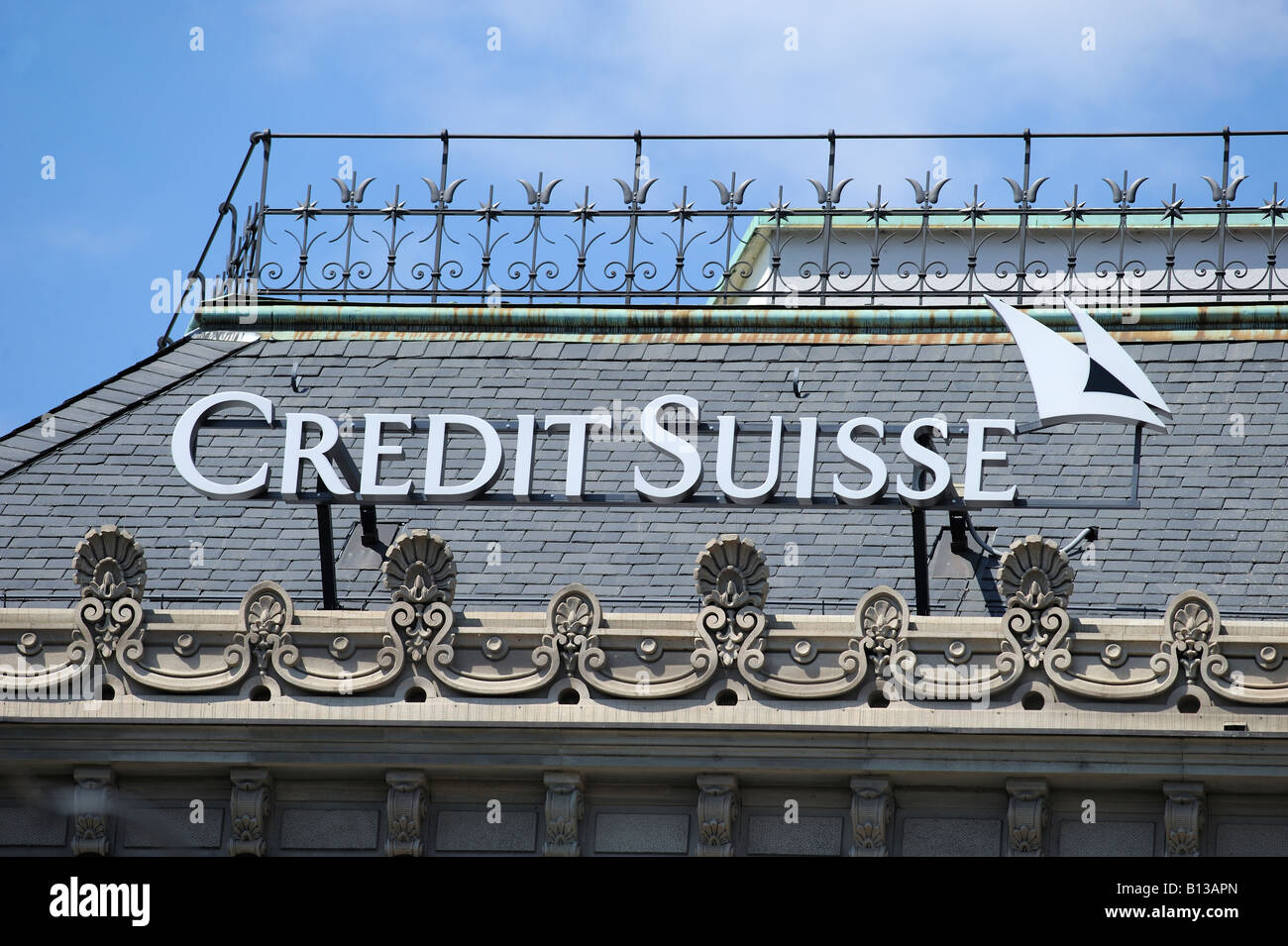Credit Suisse-Logo auf der Oberseite der Hauptsitz in Zürich, Schweiz Stockfoto