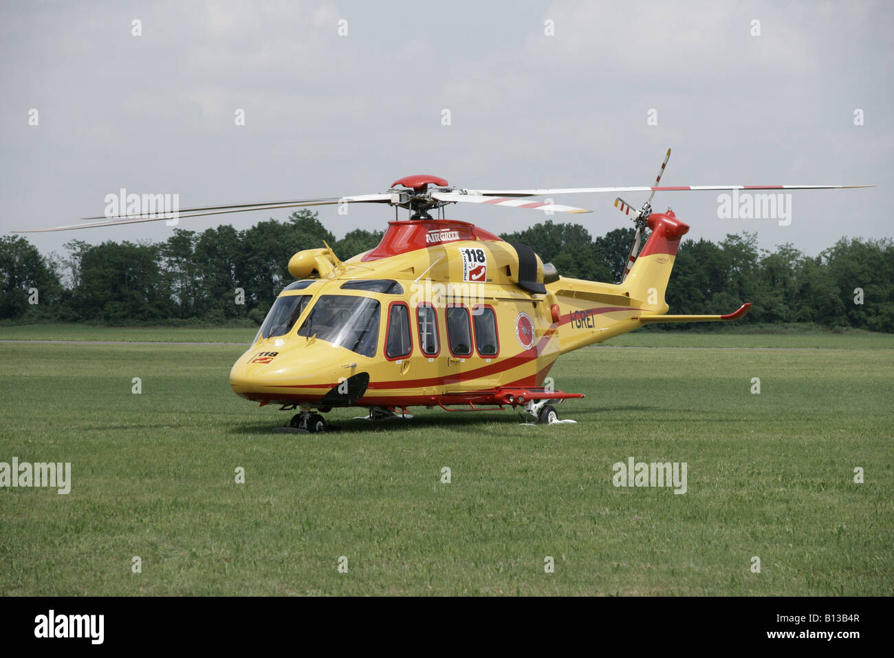 Der italienische Hubschrauber des öffentlichen Rettungsdienstes 118. Stockfoto