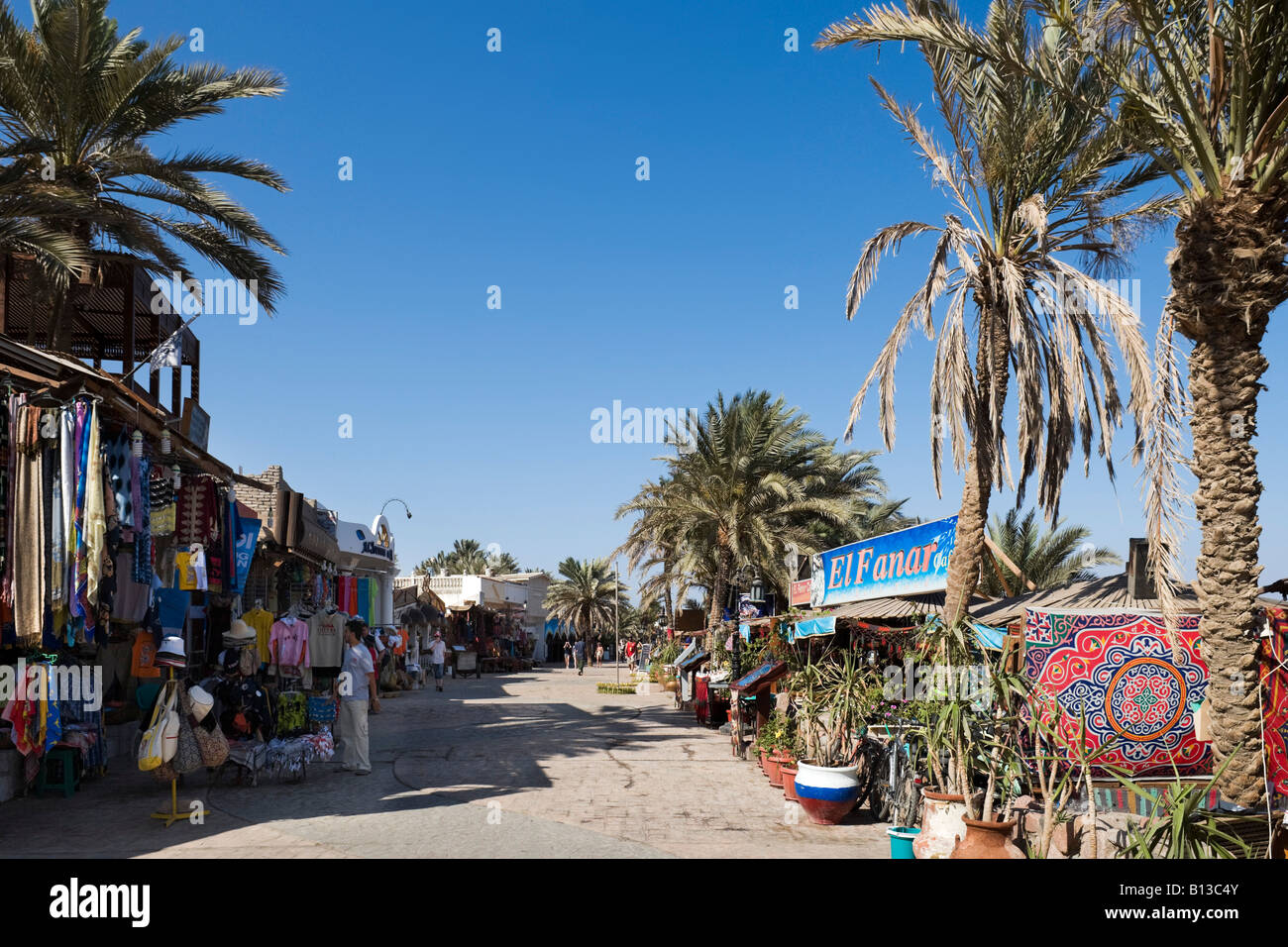 Geschäfte und Restaurants auf Masbat Strandpromenade in Asilah, Dahab, Golf von Aqaba, Süd-Sinai, Rotes Meer, Ägypten Stockfoto