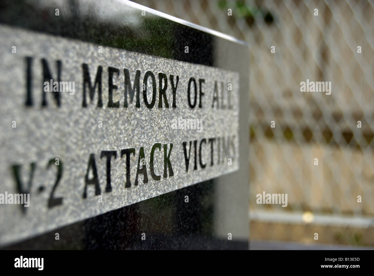 Detail eines Denkmals für die Opfer der v2-Rakete angreift, an der Stelle, wo die ersten v2-Rakete London getroffen Stockfoto