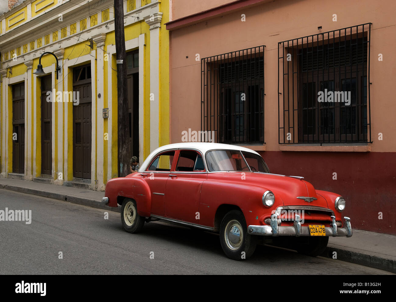 Eines alten amerikanischen Autos auf der Straße in Camagüey Stockfoto