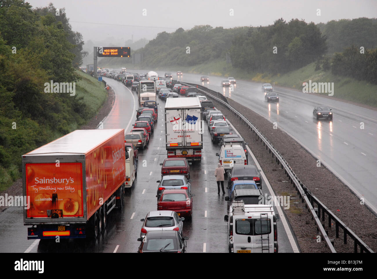 Ein Feiertag Stau auf der Autobahn M42 in Worcestershire. Der Verkehr war im Stillstand nach einem Unfall. Stockfoto