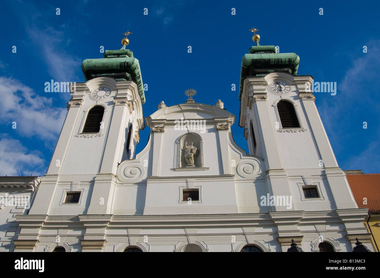 Gyor, W. Transdanubien, Ungarn. Kirche St. Ignatius (1641) auf Szechenyi ter (Quadrat) Fassade Stockfoto