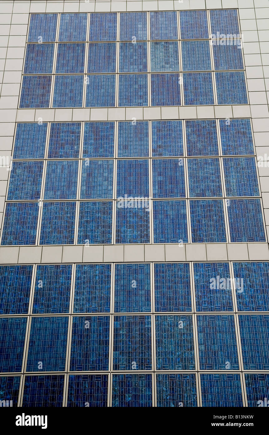 Große Solaranlagen ausgestattet, Wohnungen in Bocklemund, Köln, Nordrhein-Westfalen, Deutschland. Stockfoto