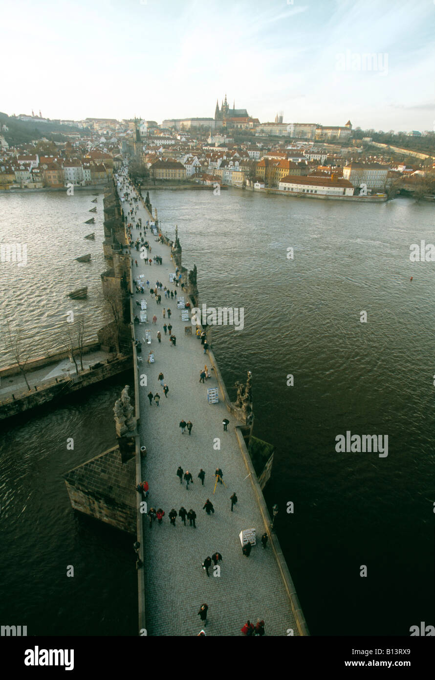 Karlsbrücke über die Moldau, die älteste Brücke in Prag, Tschechische Republik Stockfoto