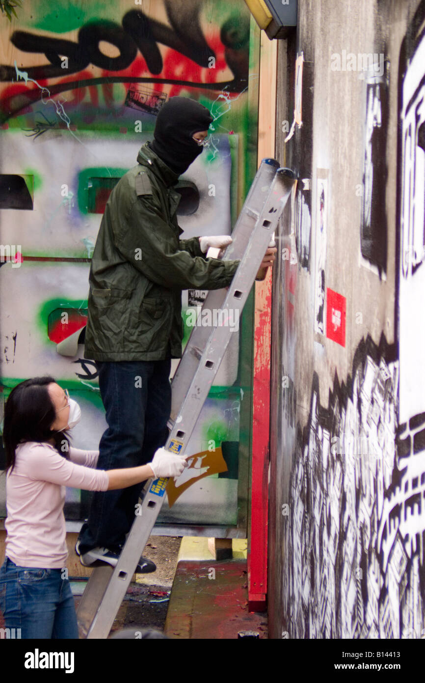 Artist bei The Cans Festival Schablone Kunst Straße Kampf 3.-5. Mai 2008 London Stockfoto