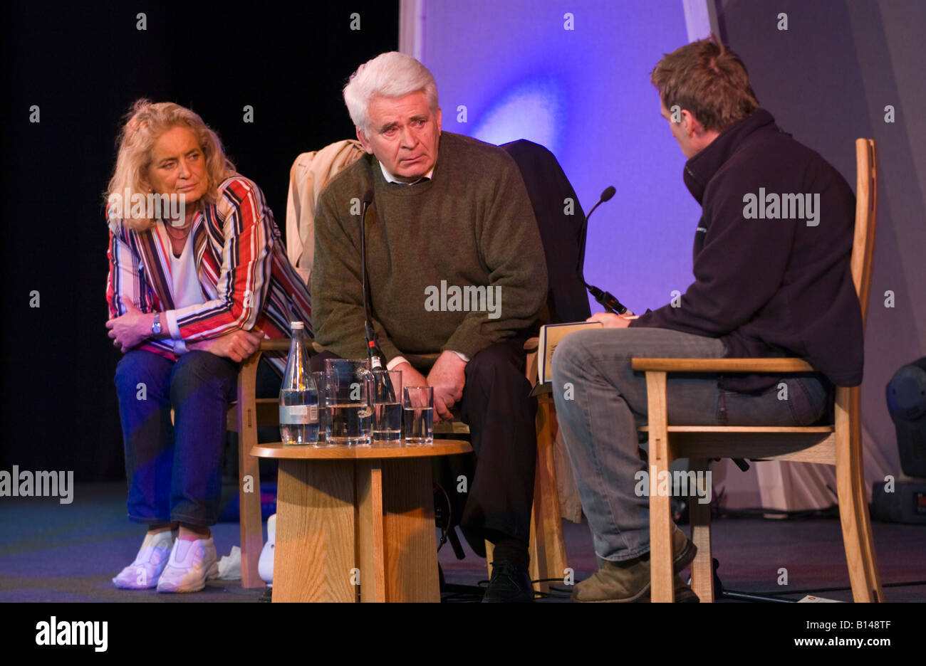 Boris Spasski, russischer Schachspieler & seine Frau Marina spricht über sein Leben auf der Bühne bei Hay Festival 2008 Hay on Wye Wales Stockfoto