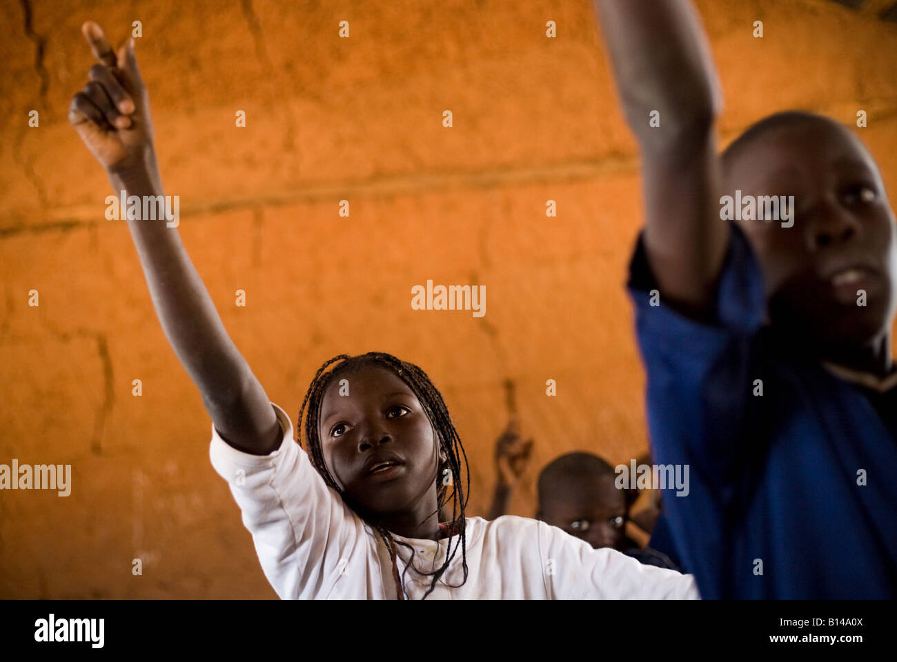 Kinder Unterricht in der Kabiline I-Grundschule im Dorf von Kabiline Senegal auf Mittwoch, 13. Juni 2007 Stockfoto
