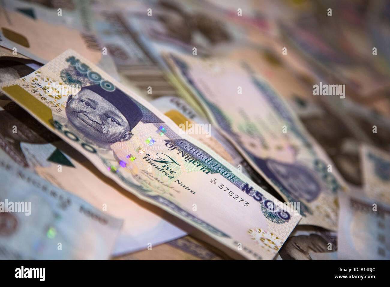 Foto von 500 Naira Rechnungen (nigerianische Währung), mit breiter Blende und konsequente flachen Schärfentiefe-Bereich Stockfoto