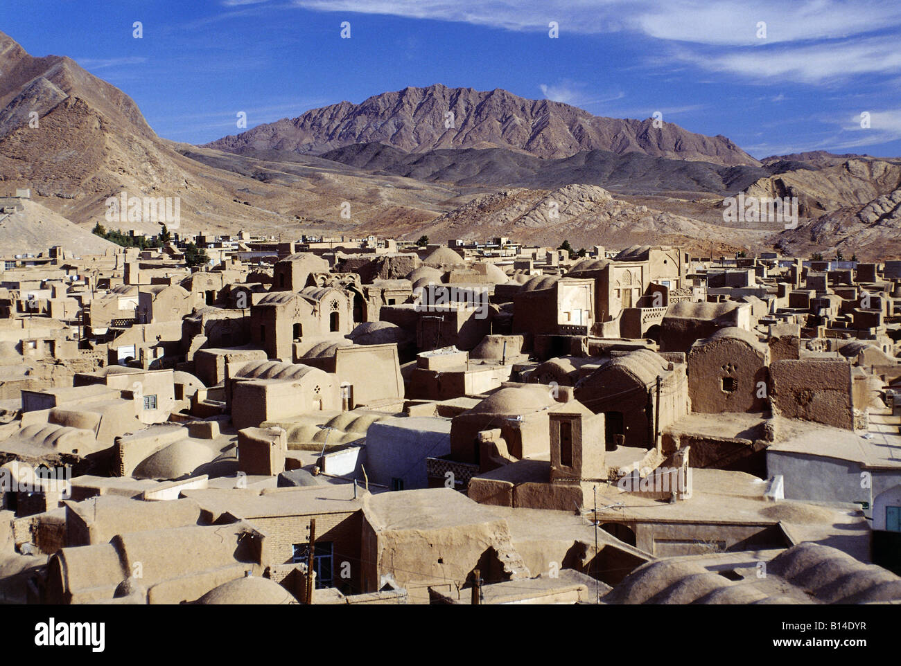Geographie/Reisen, Iran, Anarak, Blick auf die Stadt/Stadtansichten, Übersicht mit Kuh-e Darmakil Berge, Additional-Rights - Clearance-Info - Not-Available Stockfoto