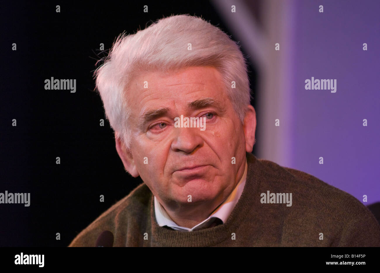 Boris Spasski russischer Schachspieler spricht über sein Leben auf der Bühne bei Hay Festival 2008 Hay on Wye Powys Wales UK Stockfoto