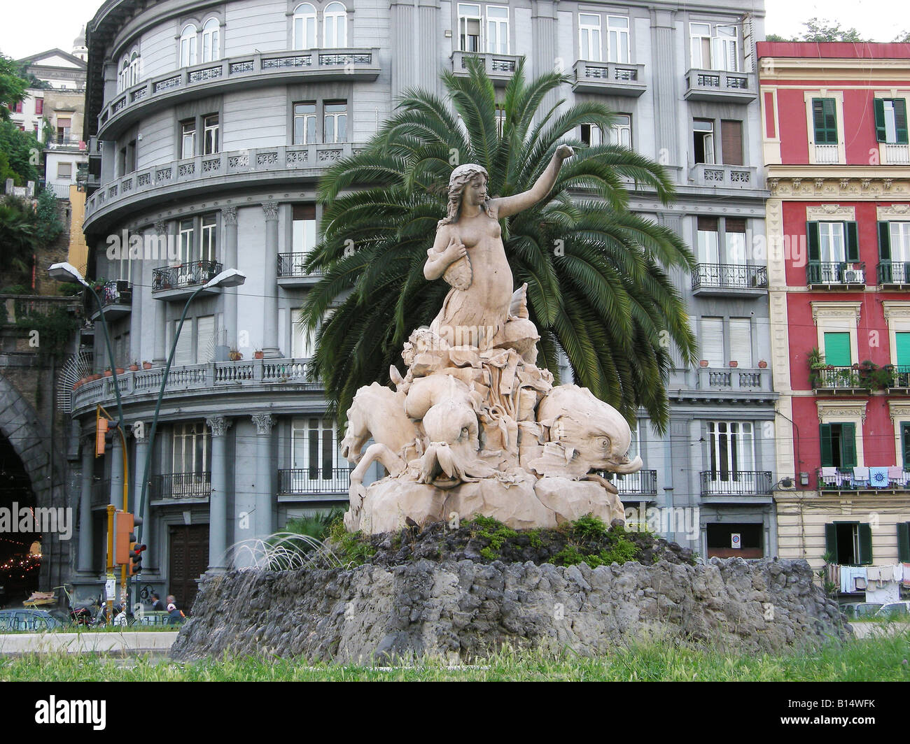 Sirene-Brunnen auf der Piazza Sannazzaro - Neapel - Kampanien Süditalien Stockfoto