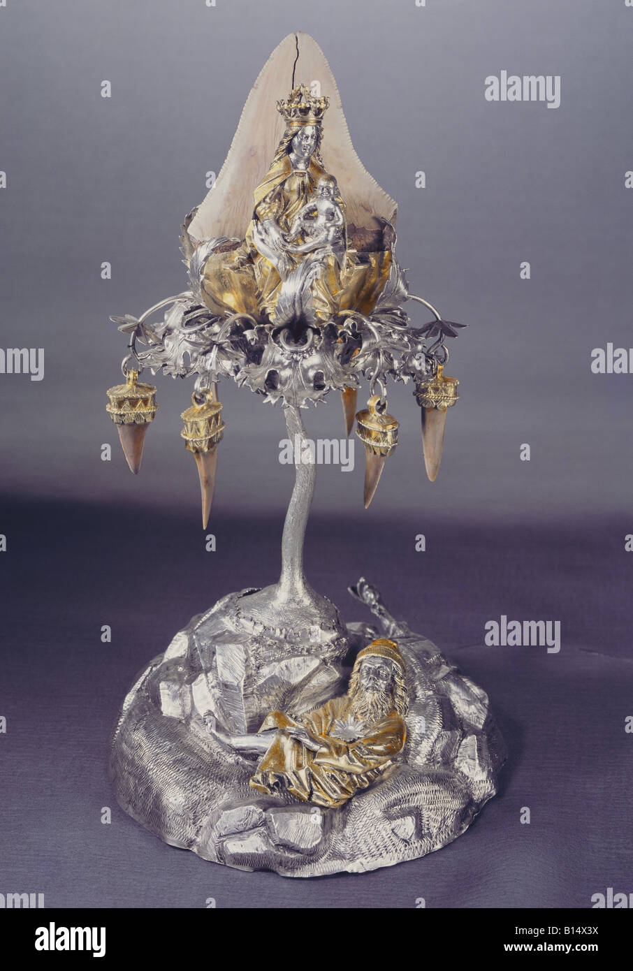 Bildende Kunst, Mittelteil, der Tammbaum Christi" (Christus's Family Tree), Nürnberg, Deutschland, ca. 1500, Silber, teilweise vergoldet, Fossile Haizähne, Höhe 19,5 cm, Gruenes Gewölbe (Grünes Gewölbe), Dresden, Artist's Urheberrecht nicht gelöscht werden Stockfoto