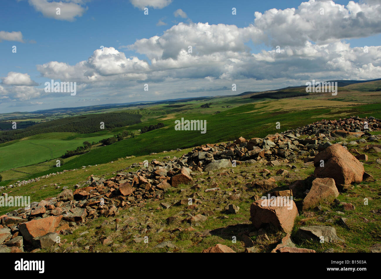 Geröllfeld am östlichen Ende von Cheviot Hills über coastal Plain von Northumberland nahe dem Dorf von Wooler Norden England UK Stockfoto