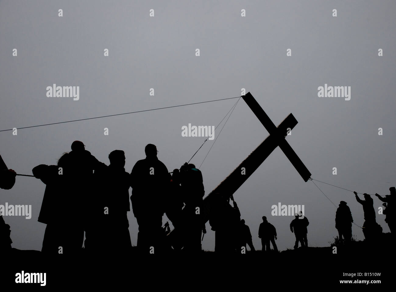 Heben das Kreuz auf Otley Chevin zu Ostern Stockfoto