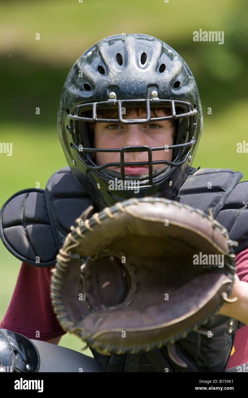 Teenager in der Baseball-Catcher-Ausrüstung, Porträt, im Freien, Washington DC, USA, MR-6-2-08-1 Stockfoto