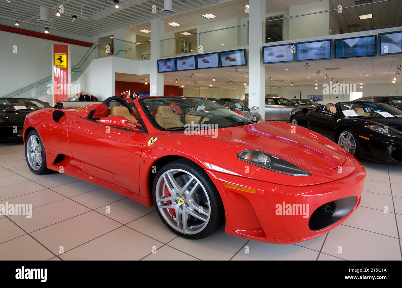 Ein 2008 ist Ferrari Modell 460 in Newport Beach CA Händler s Showroom Preis 304 000 Stockfoto