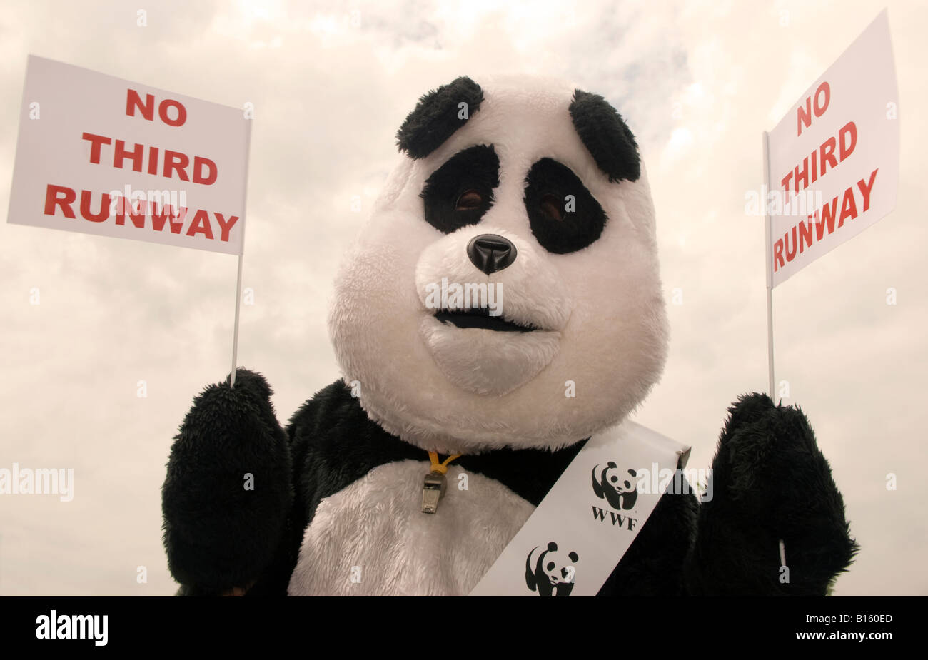 WWF protestiert gegen die geplante 3. Start-und Landebahn am Flughafen Heathrow, 31.05.2008 Stockfoto