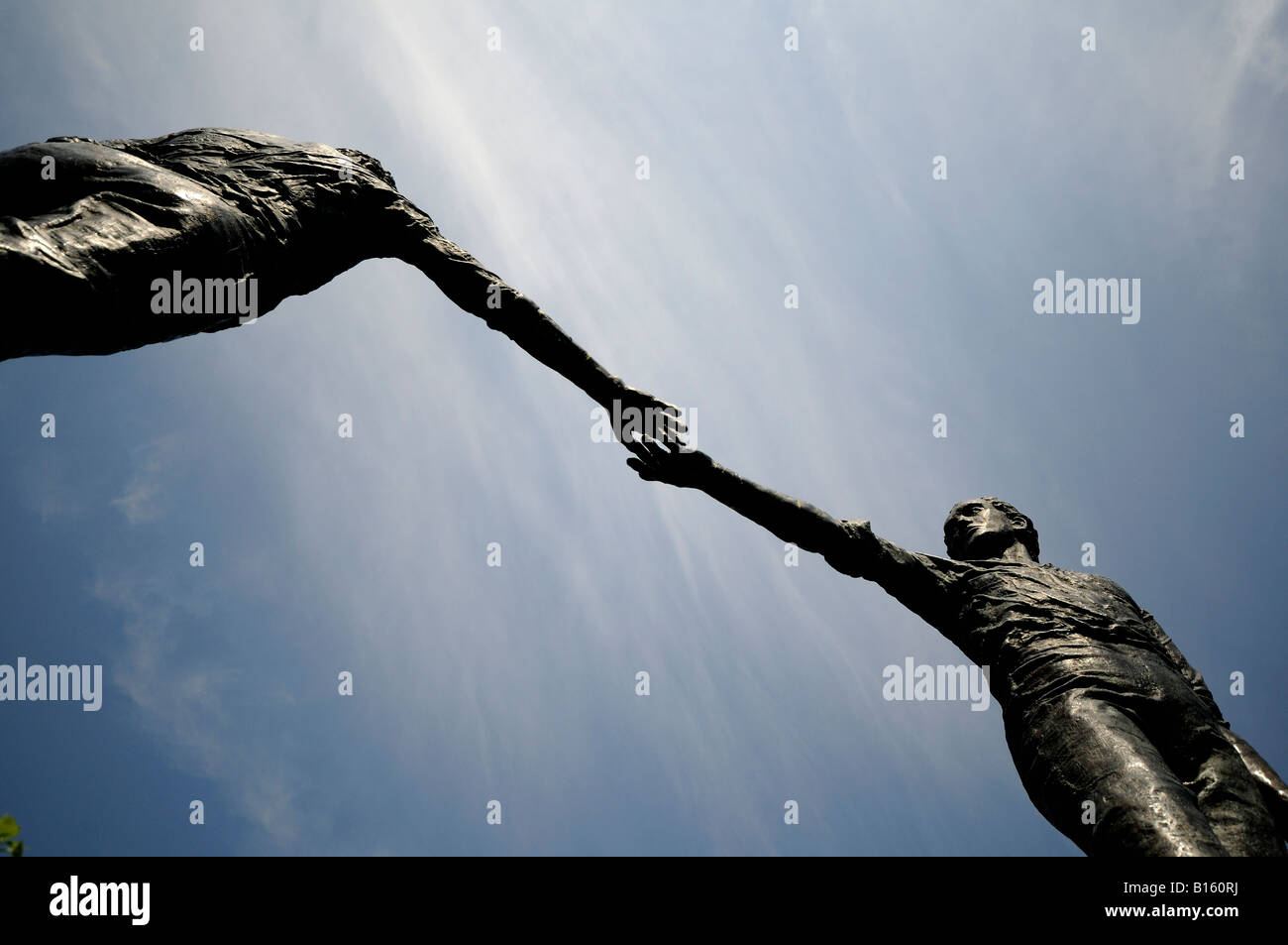 Hände über The Divide Statue Co-Londonderry Stockfoto