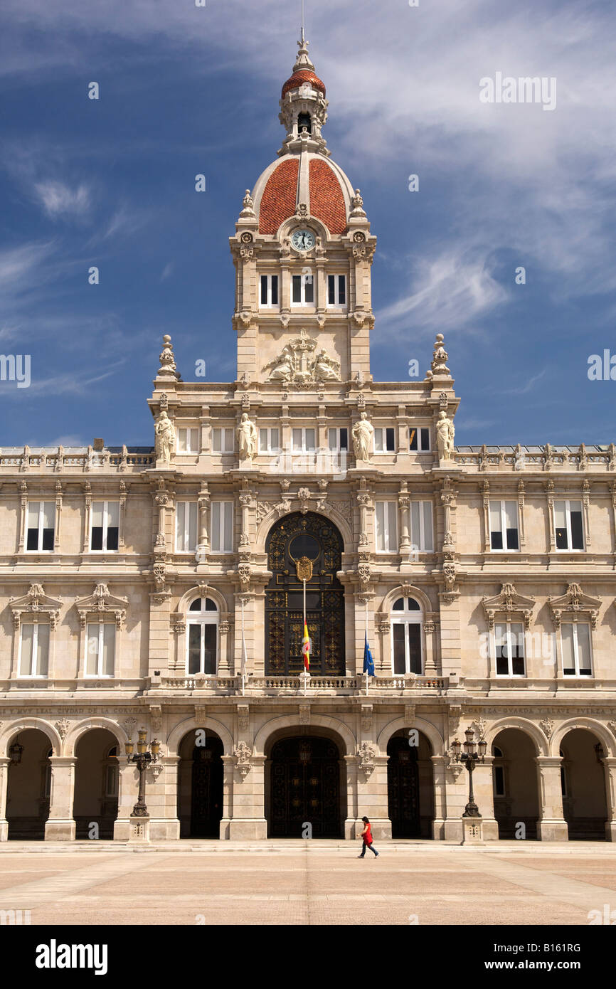 Der Palacio Municipal und die Plaza de María Pita in der Stadt La Coruña in der spanischen Region Galicien. Stockfoto