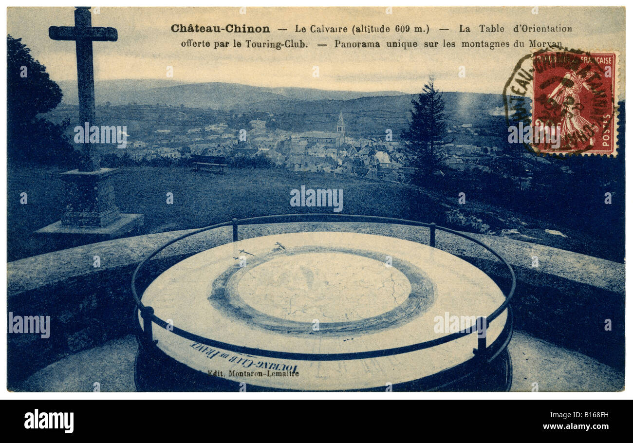 Französisch Ansichtskarte von Sicht und Golgatha über Château-Chinon, Nièvre (nicht Chinon, Indre-et-Loire) - 1925. Stockfoto