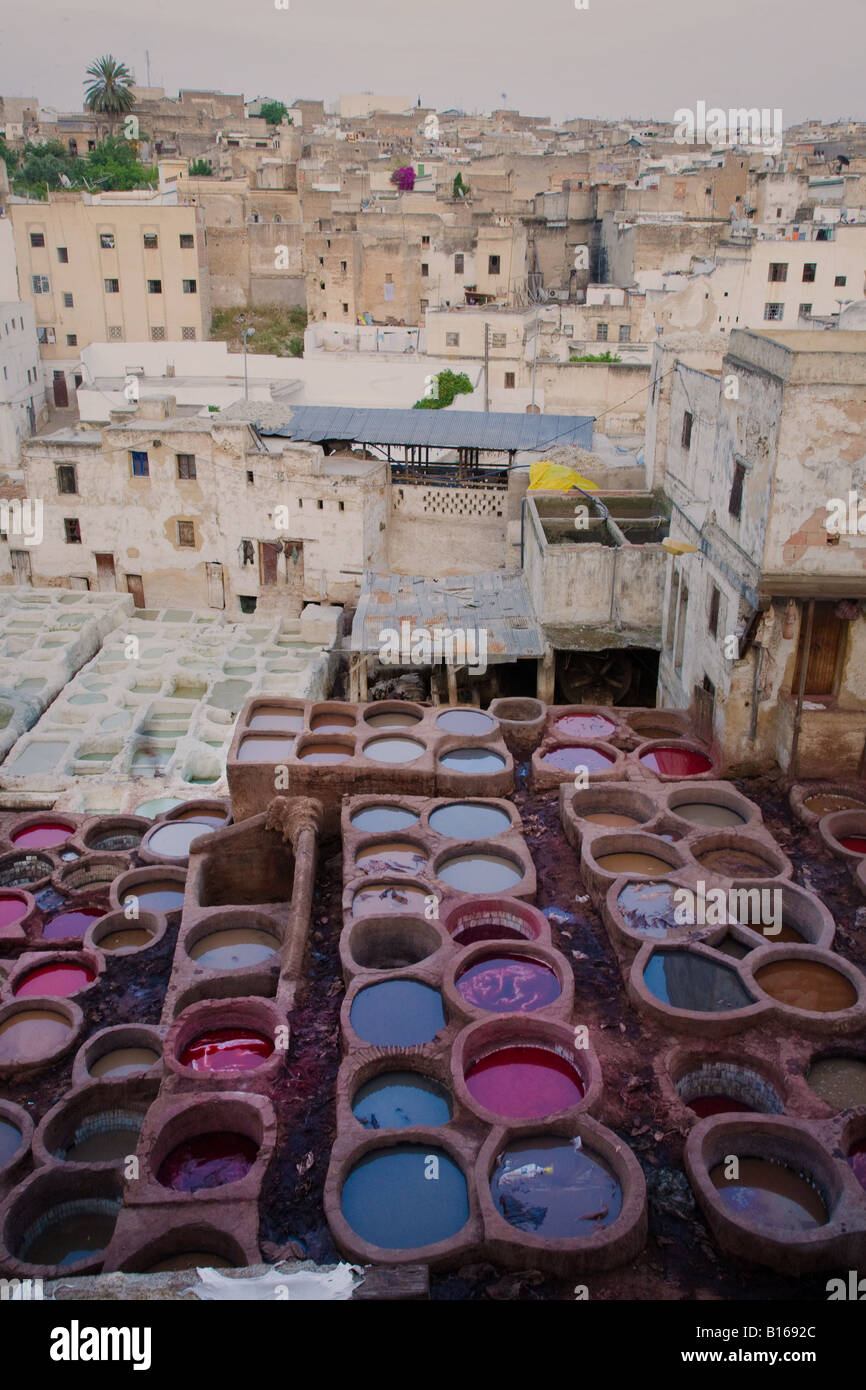 Aussicht von Barrel Farbstoff in der Gerberei in Fes Marokko Stockfoto