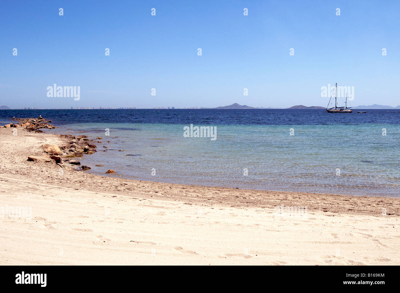Mar Menor (kleines Meer) und den Strand Playa Manzanares in Los Alcazares, Murcia Spanien Stockfoto