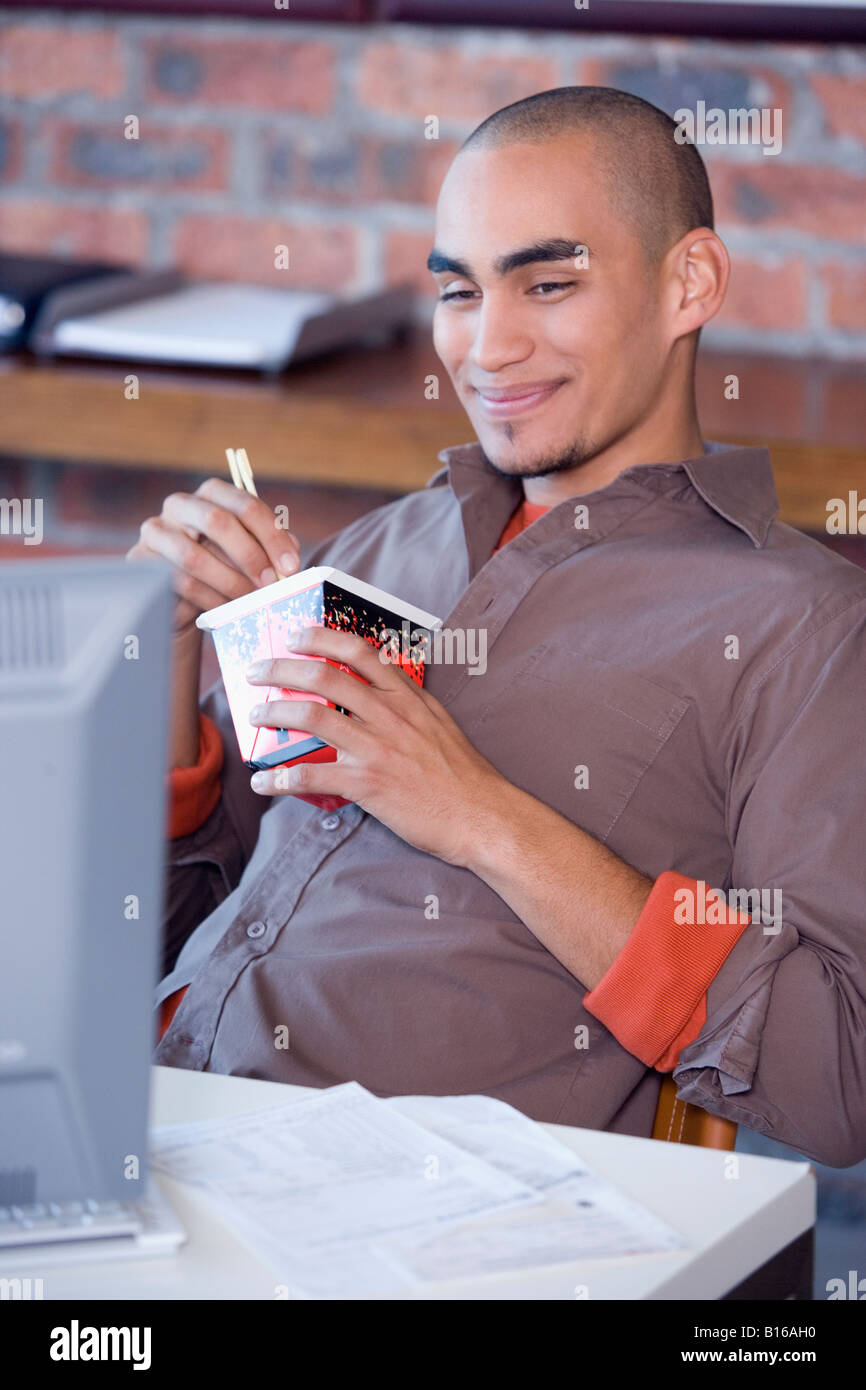 Afrikanische Amerikaner essen nehmen Sie essen Stockfoto
