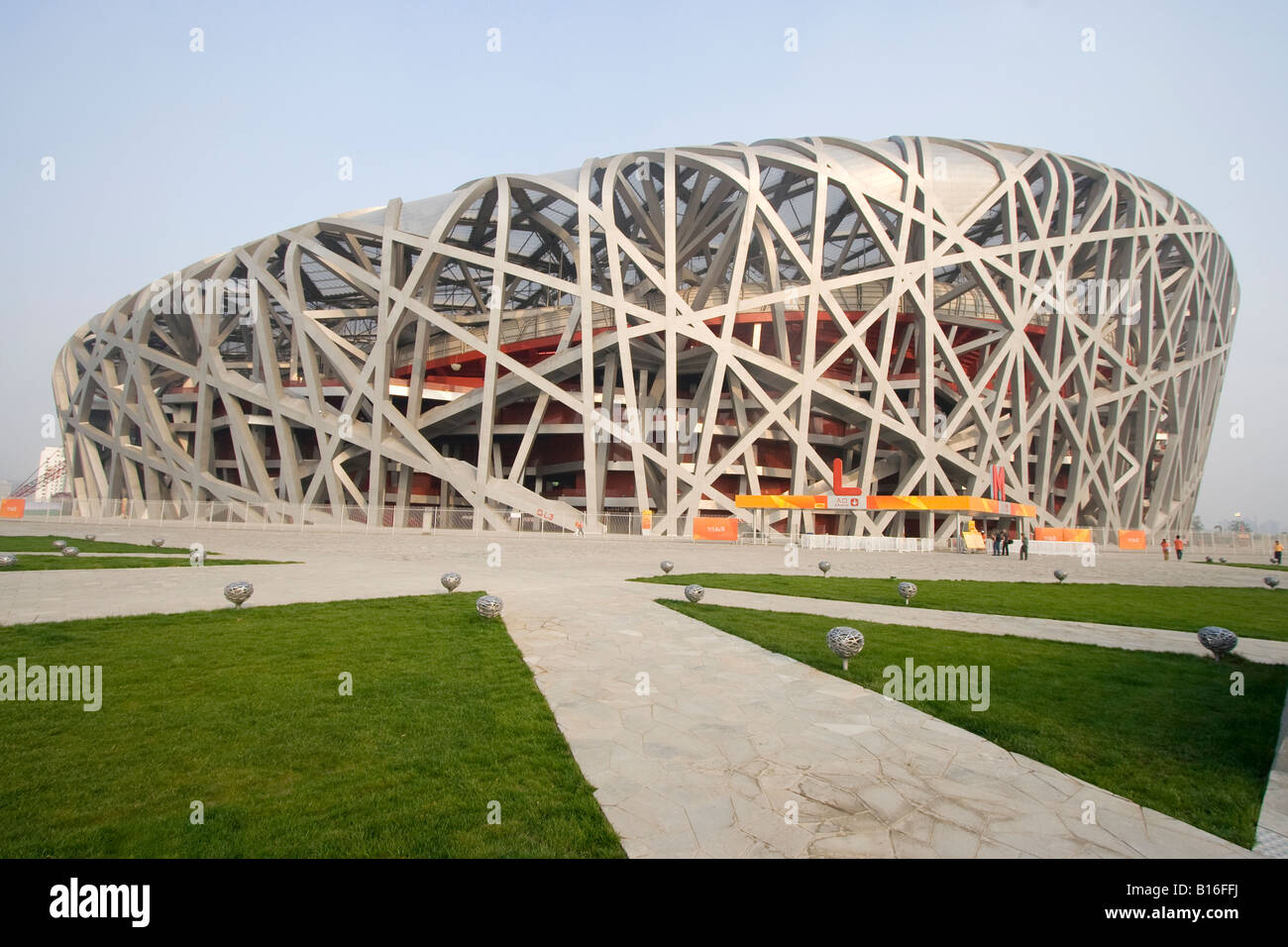 Nationalstadion Peking auch bekannt als das Vogelnest für seine Architektur im 'Olympic Green' Dorf gelegen. Stockfoto