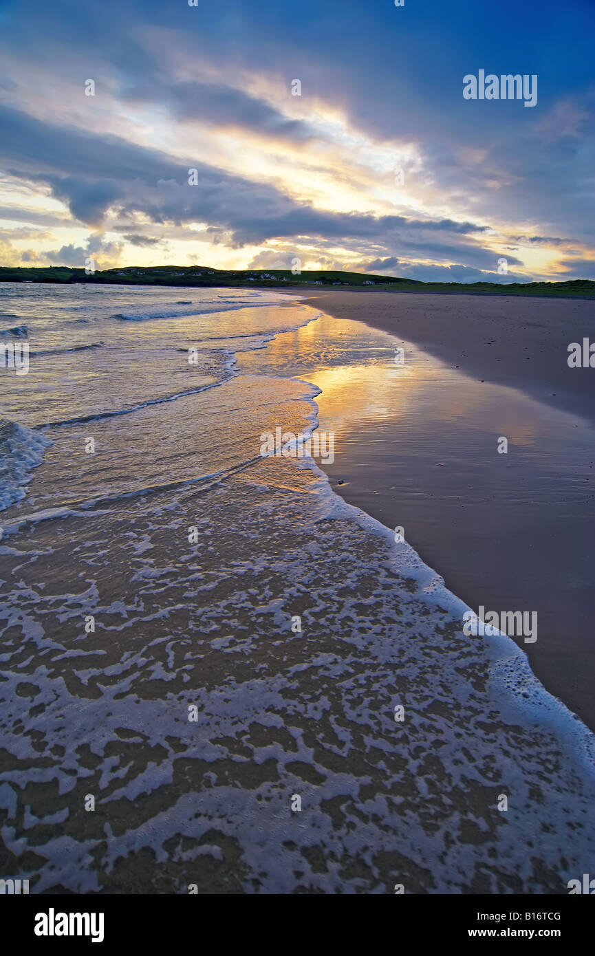 Einstellung der Sonne leuchten Strand bei Inchydoney, West Cork, Irland Stockfoto