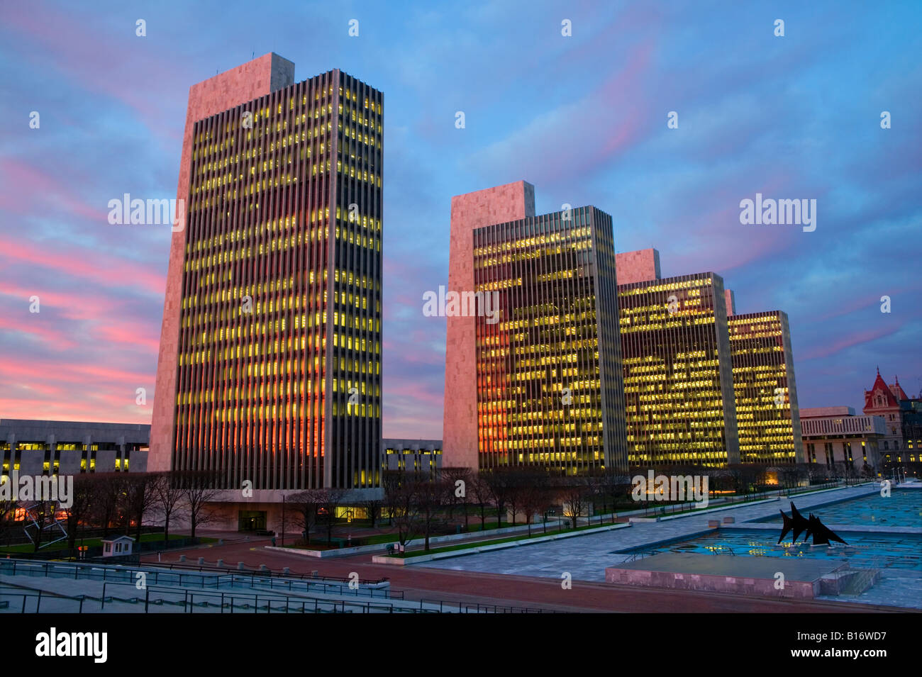 Die vier Agentur-Gebäude der Empire State Plaza in Albany, New York Stockfoto
