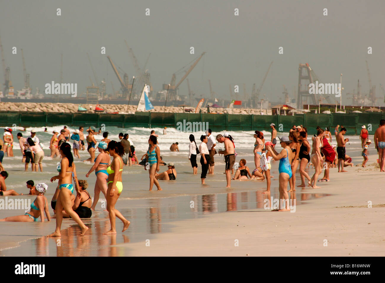 Tourist im Jumeirah Beach Club in Dubai Vereinigte Arabische Emirate VAE Stockfoto